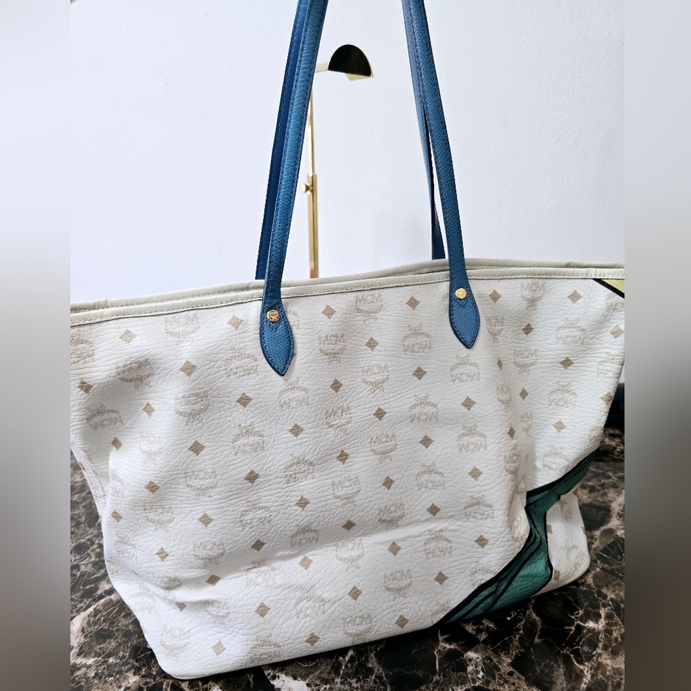 MCM limited Edition Richard Woods White and Teal Graphic Tote - Picture 2 of 10